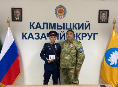 Чимид Джангаев вручил медали участникам Парада Победы - 2025