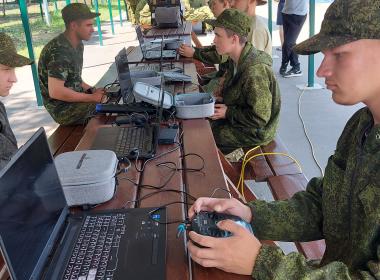 Белгородские курсанты Центра «ВОИН» учатся управлять наземными дронами