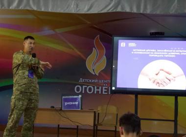 В Бурятии курсанты смены «Время юных героев» встретились с ветераном СВО