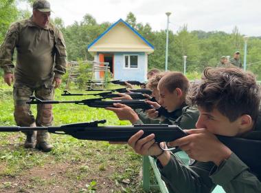 «Снайпер должен быть отличным математиком»: Центр «ВОИН» учит курсантов стрелять далеко и точно