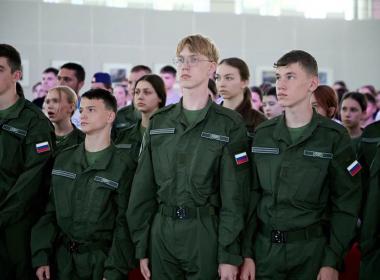 Директор Центра «ВОИН» и директор ВДЦ «Смена» открыли межрегиональную смену «Время юных героев» в Анапе