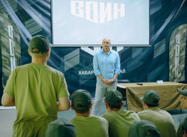 Курсанты хабаровской смены «Время юных героев» встретились с участником проекта «Герой Востока» Александром Бородатовым