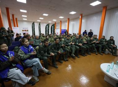 Участники финала соревнований «Путь ВОИНа» встретились с Героями России