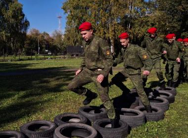 Сотрудники Центра «ВОИН» оценили подготовку кузбасских школьников на военно-спортивных соревнованиях