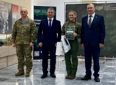 Глава Екатеринбурга наградил курсантов Спецотряда Центра «ВОИН»