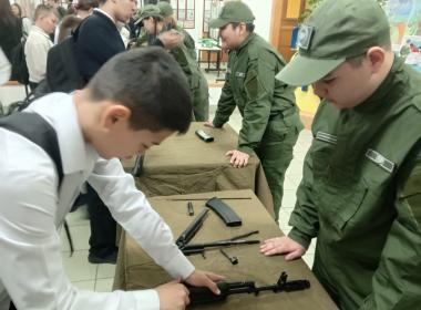 Курсанты Центра «ВОИН» поздравили с Днем воссоединения Крыма с Россией