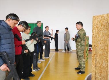 Курсанты Центра «ВОИН» провели мастер-классы для родителей и сразились с ними в лазертаг