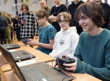 Акция «Один день с ВОИНом» в Мурманской области собрала десятки школьников