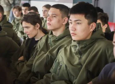 Волгоградские курсанты встретились с участником СВО в преддверии Дня защитника Отечества